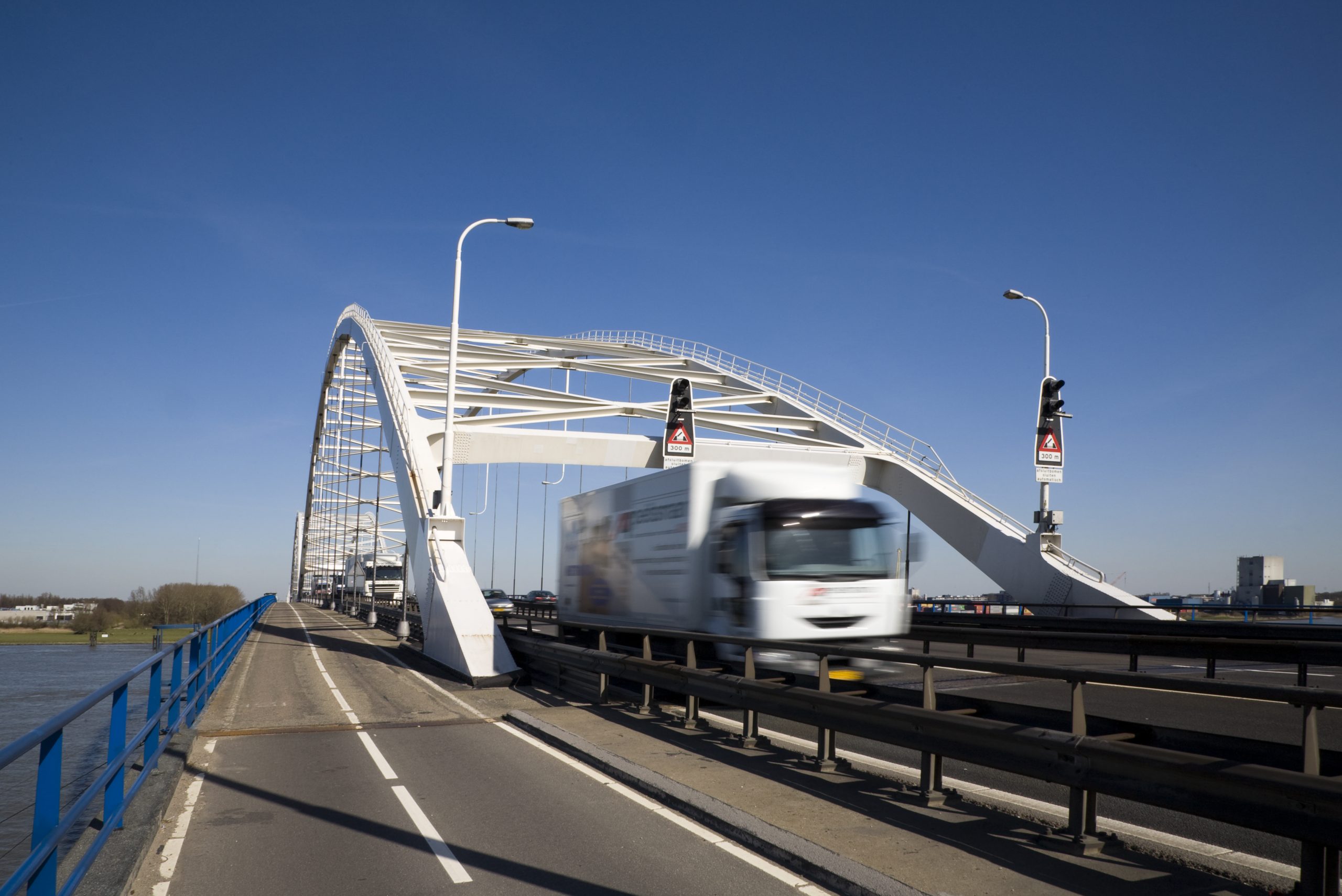 Merwedebrug bij Gorinchem van dichtbij